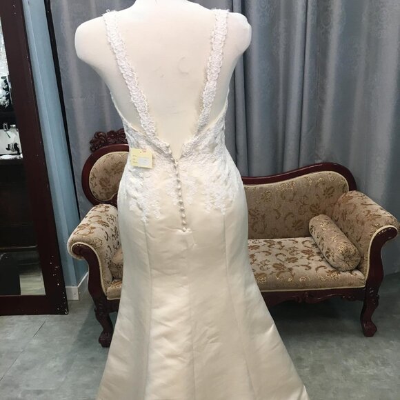 NEW Satin and Lace Wedding Dress, Ivory Mermaid Fit & Flare Sexy, Eyelash straps - Picture 6 of 10